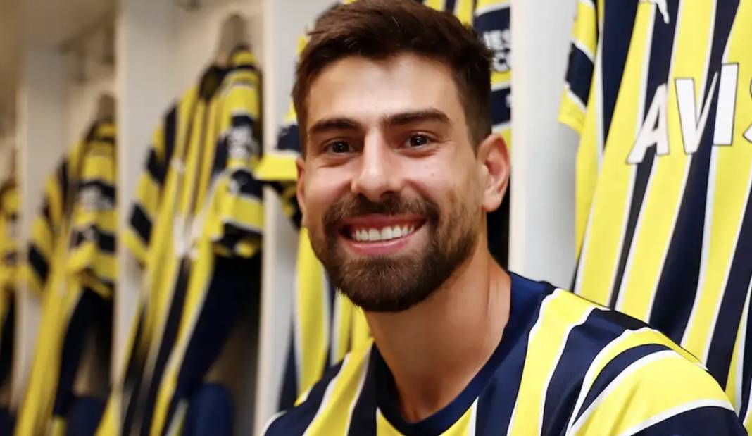 Gideceği konuşuluyordu! Fenerbahçe o futbolcunun takımdan ayrıldığını açıkladı! 1